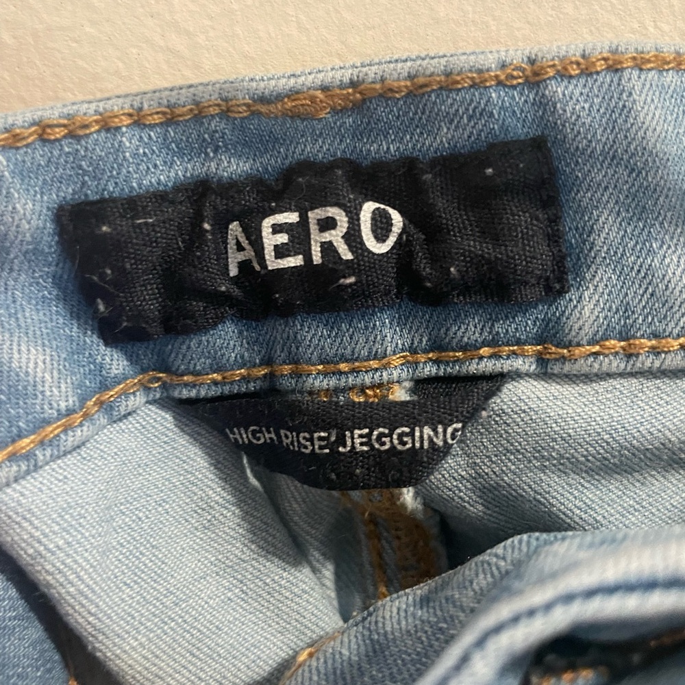 Light Wash Distressed Women’s Jeans